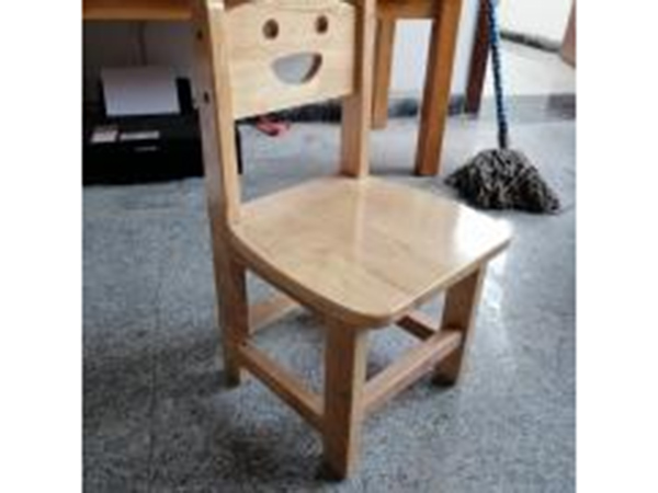 幼儿园桌椅供应商